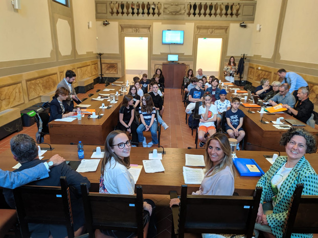 Una delegazione del "Consiglio dei ragazzi" della scuola Magiotti in Consiglio comunale